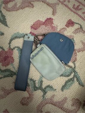 lululemon blue and light blue key & card pouch wristlet